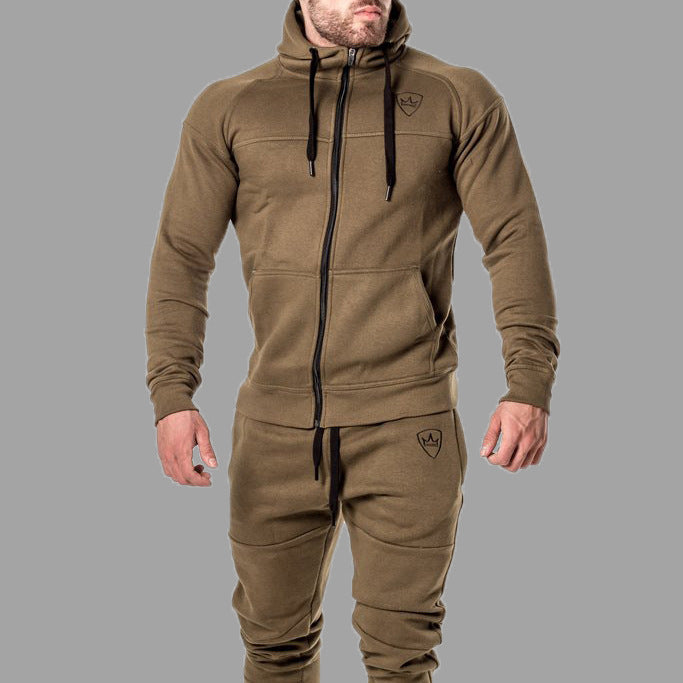 tuta con zip e cappuccio