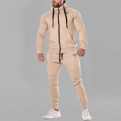 tuta con zip e cappuccio