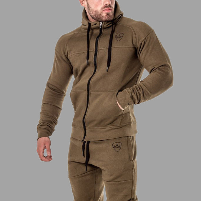 tuta con zip e cappuccio